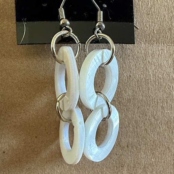Chic Dual-Tone Dangle Earrings - Picture 4 of 10